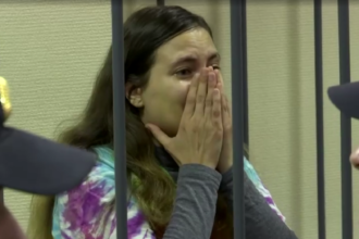 artista-russa-que-fez-protesto-contra-guerra-e-condenada-a-7-anos-de-prisao